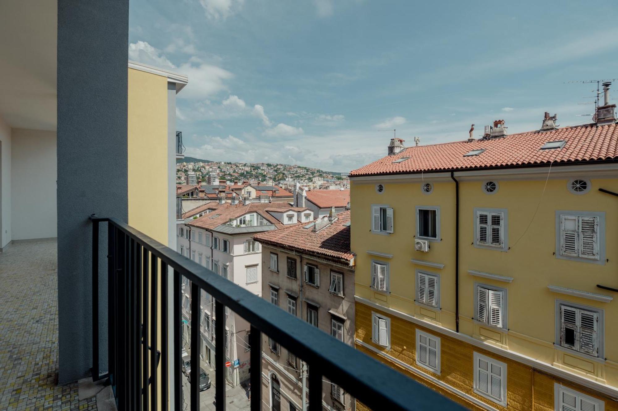 Beautiful View Castaldi Apartment Triest